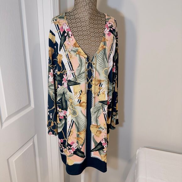 Beautiful Blouse - Picture 1 of 12